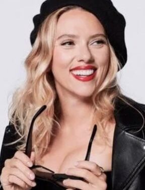 Scarlett Johansson hot