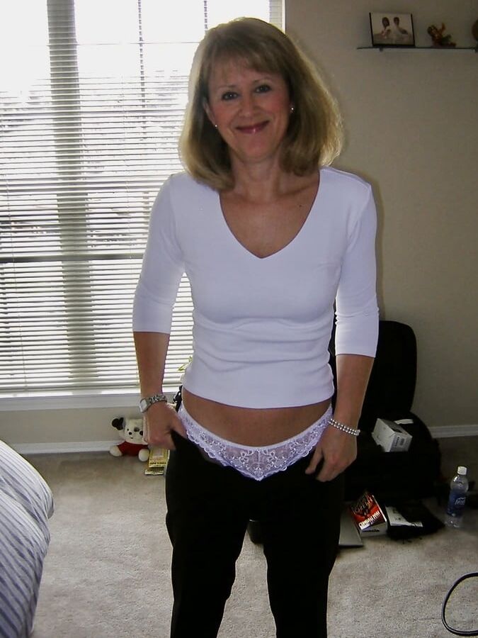 Older Slim MILF Loves Creampies And Cock In Her Loose Holes
