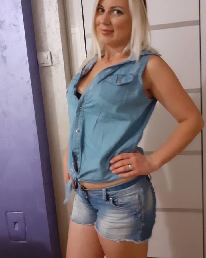 Serbian slut blonde girl big natural tits Jovana Peric