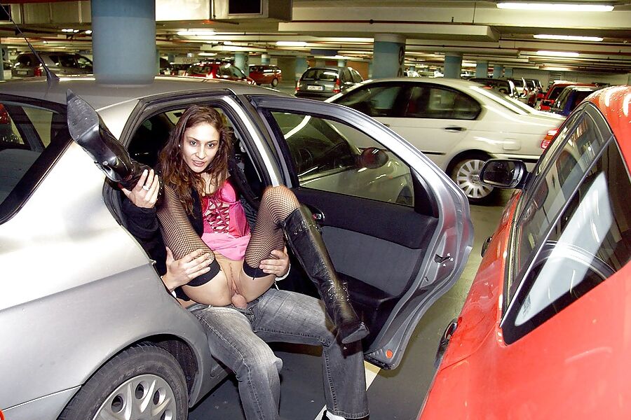 slut in car