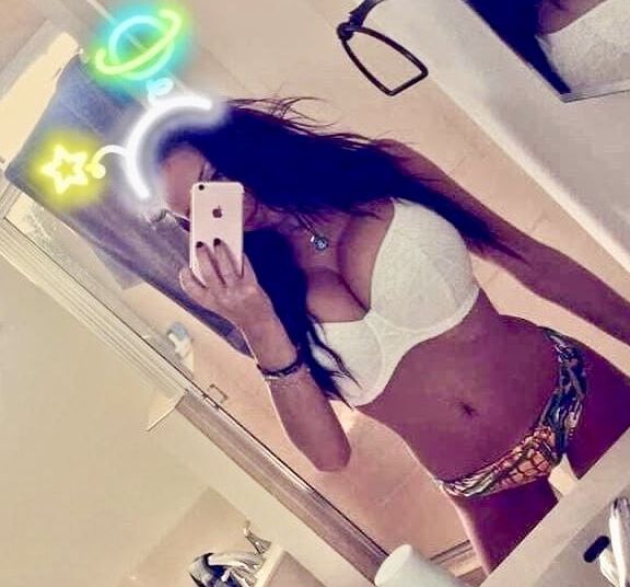 Lauren, I Cup bra size