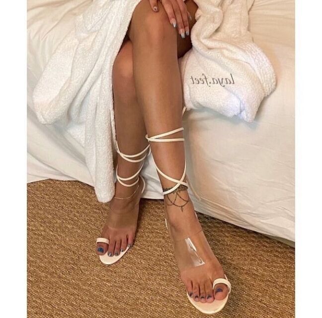 Moi feet domina