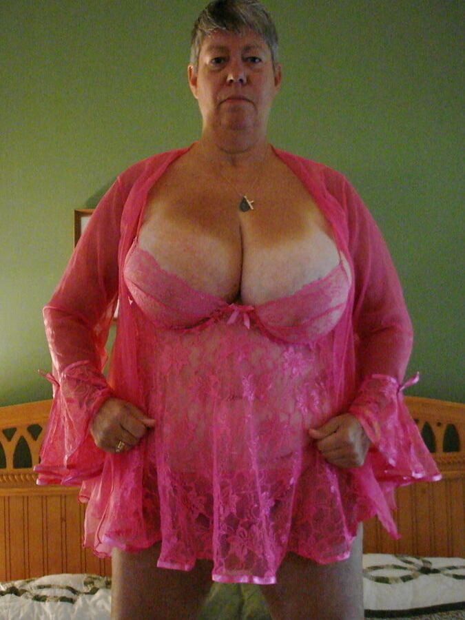 BUSTY GRANNIES ARE HOT TOO!