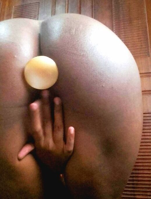 Sri lankan girl use rubber dildo
