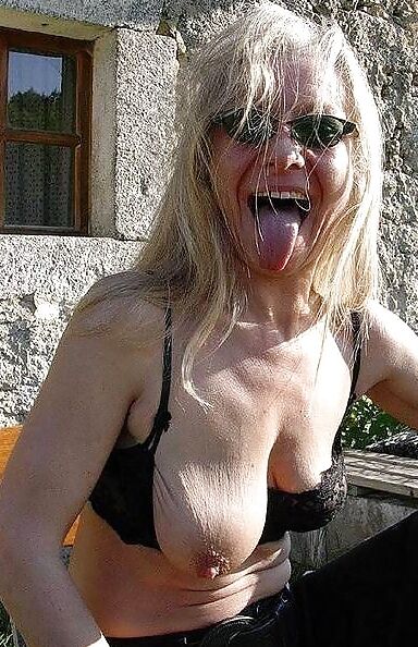 These heavy sagging breasts intrigue me