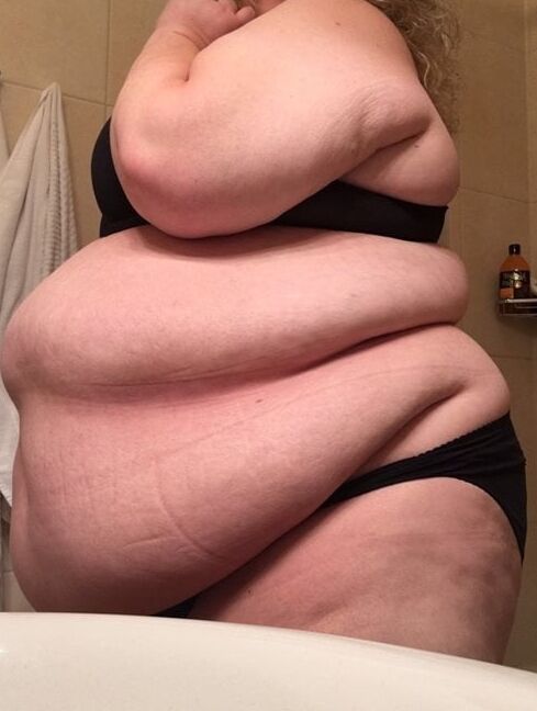 Fat Girls With Flabby Bellies