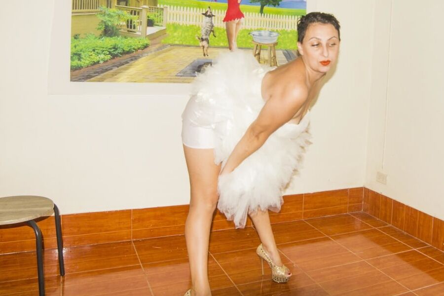 Bride in white dress and have no panties