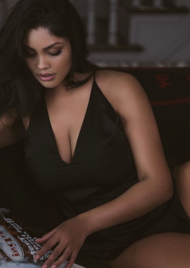 Gorgeous Babe Jocelyn