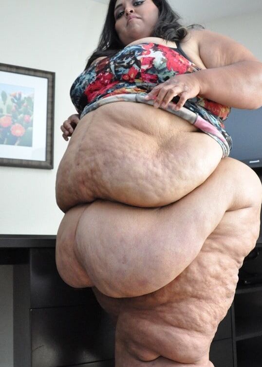 Fat Girls With Flabby Bellies