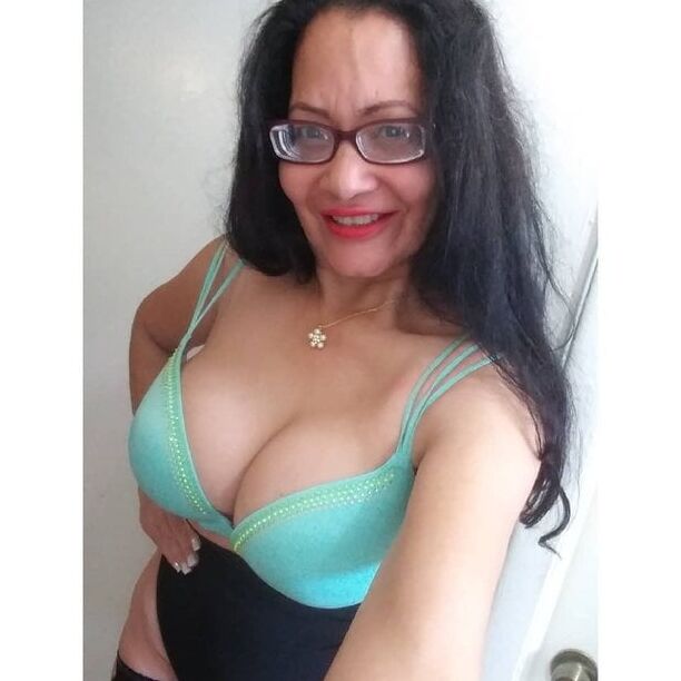 Tia madura goloza