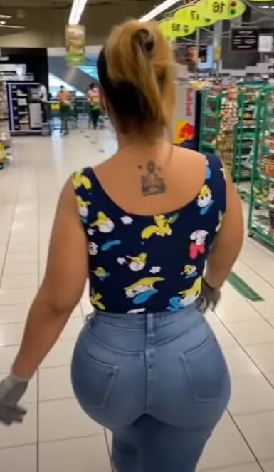 COVID Milf bien buena y con un megaculote de compras