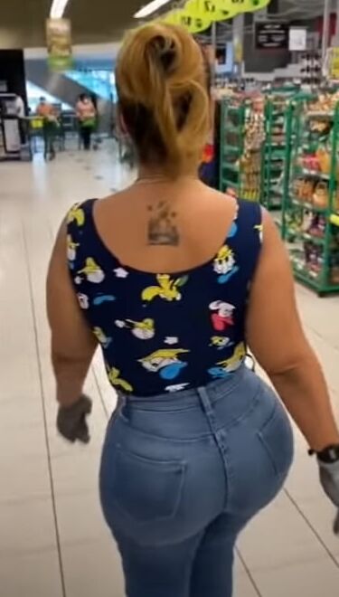 COVID Milf bien buena y con un megaculote de compras