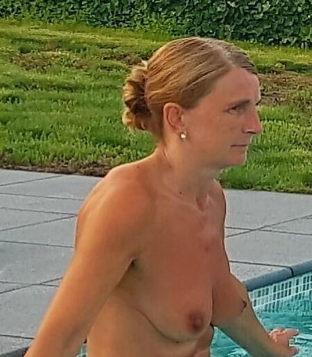 swimming pool matures