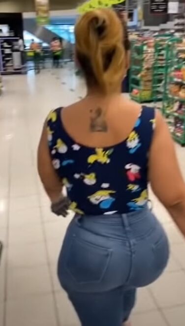 COVID Milf bien buena y con un megaculote de compras