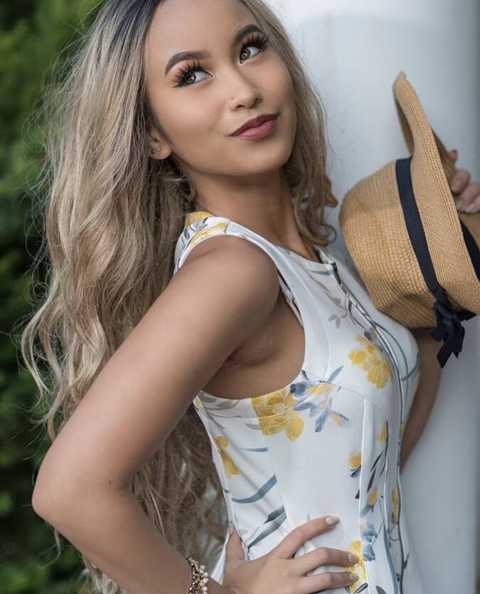HOT Asian Girl Living In Chicago