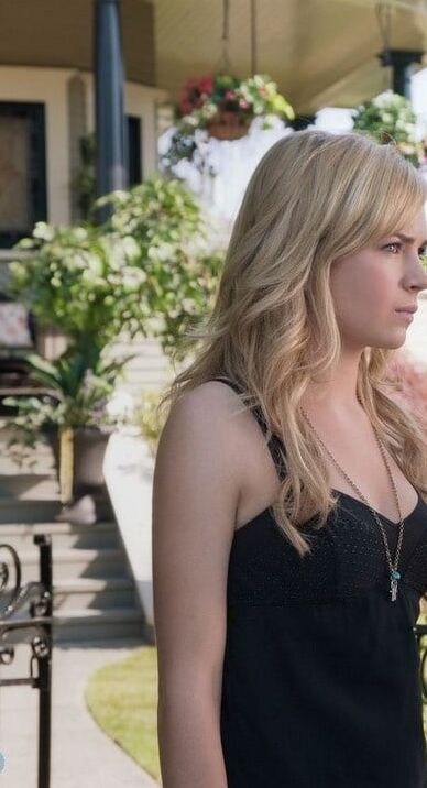 Britt Robertson cute woman