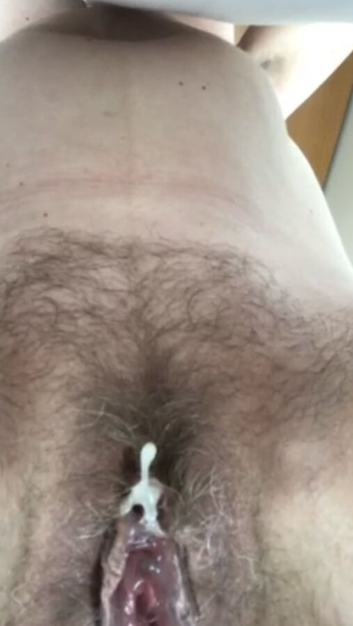 Dropping from the pussy