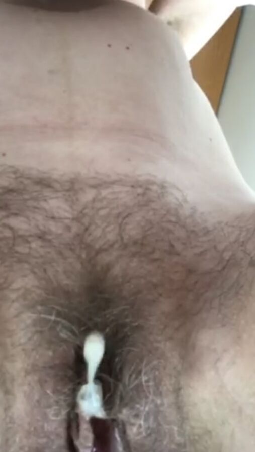 Dropping from the pussy