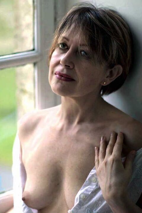 Mature Housewives hot as fuck !