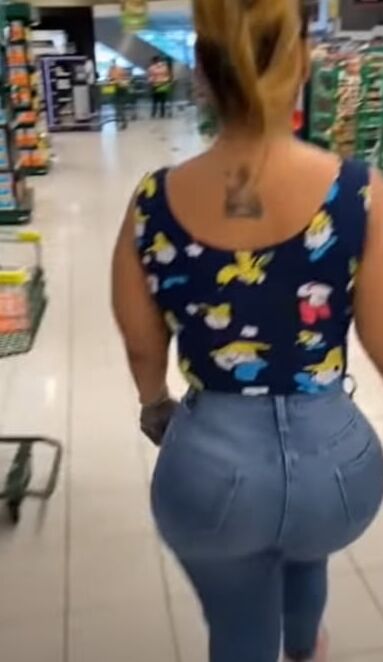 COVID Milf bien buena y con un megaculote de compras