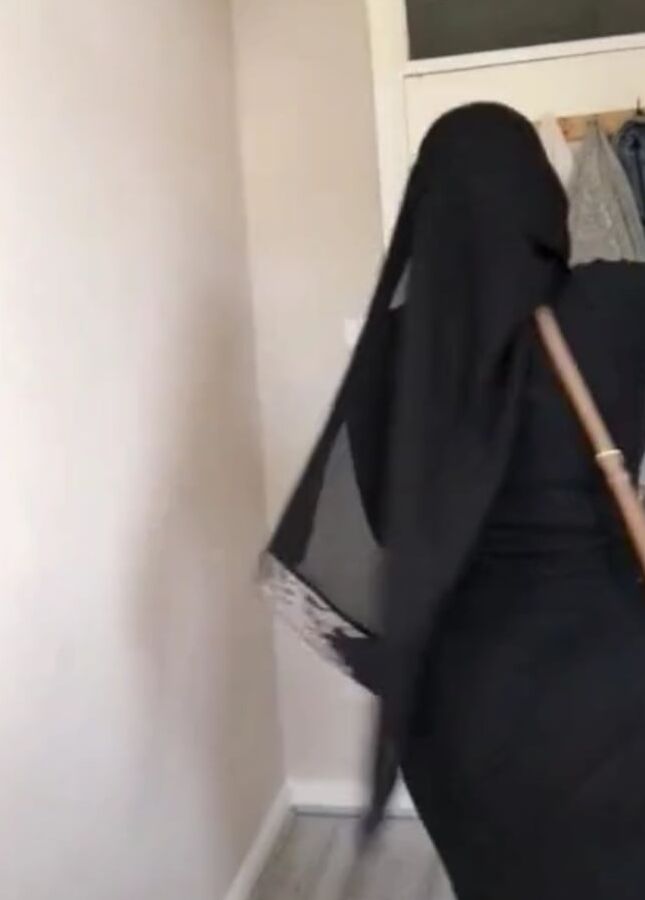 Hijabi Bengali East London Tower Hamlets big tits and ass
