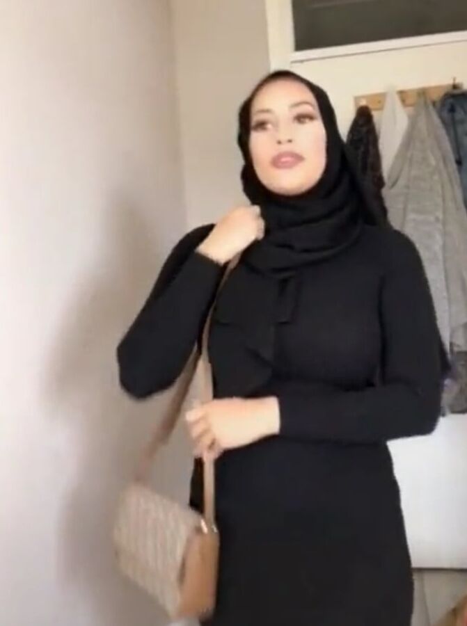 Hijabi Bengali East London Tower Hamlets big tits and ass