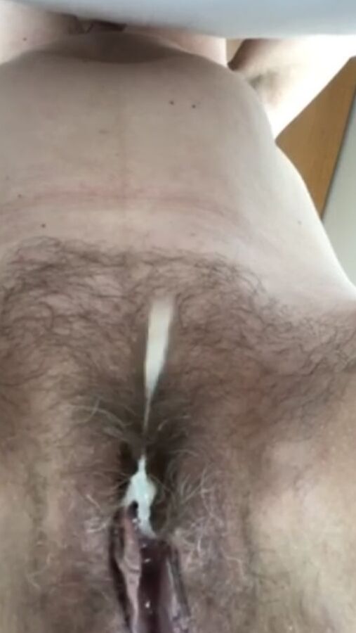 Dropping from the pussy