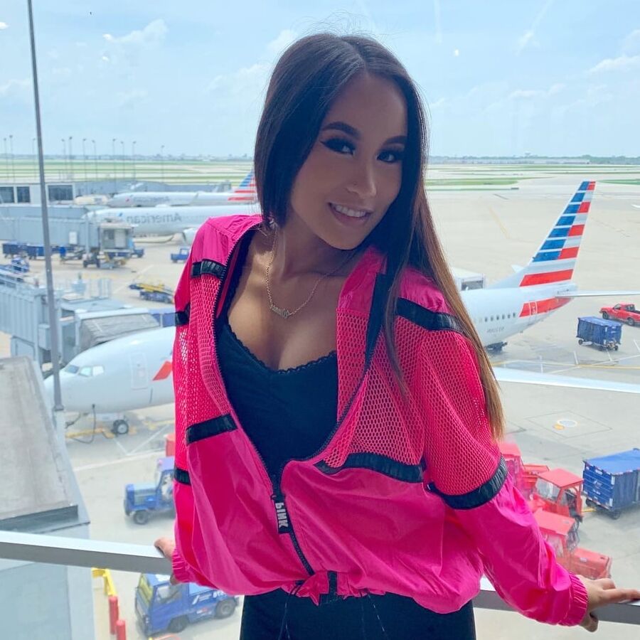 HOT Asian Girl Living In Chicago