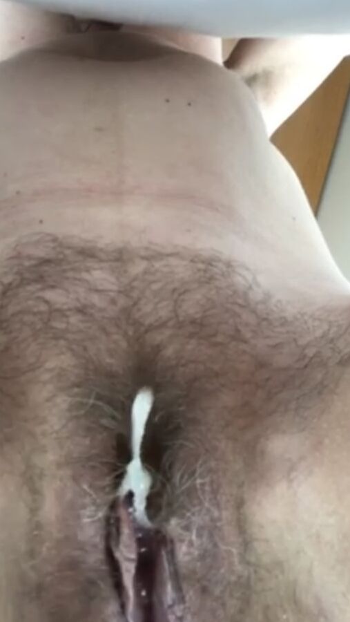 Dropping from the pussy