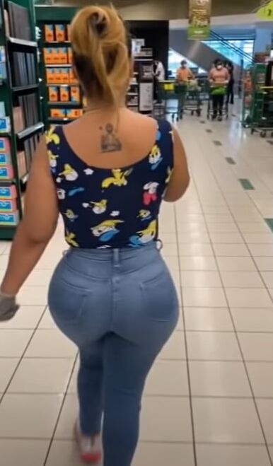 COVID Milf bien buena y con un megaculote de compras