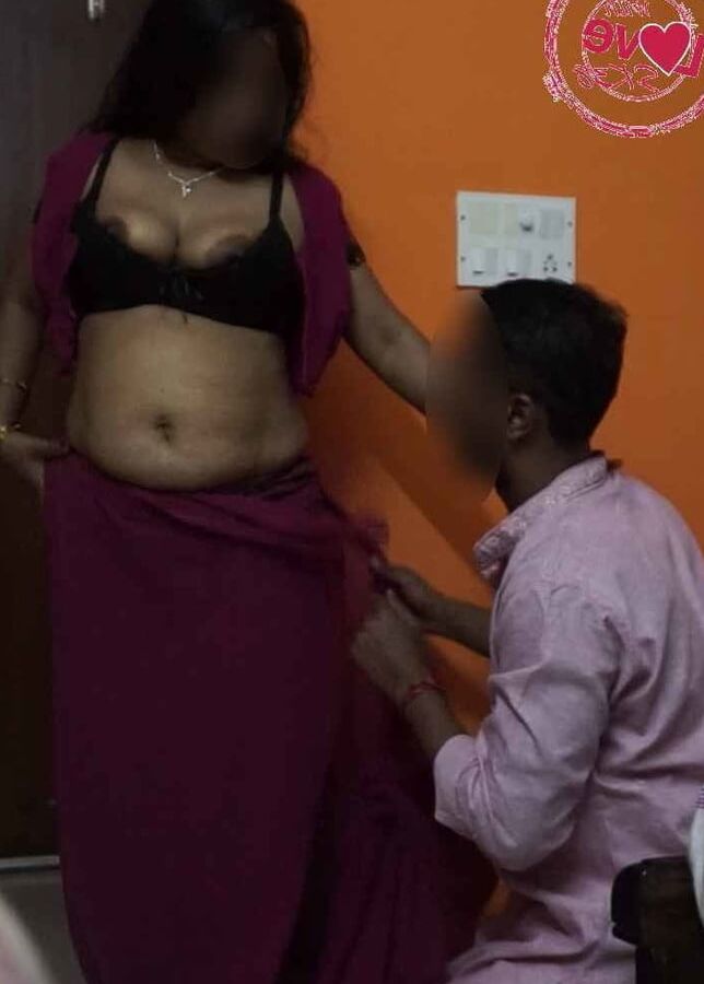 Non nude hot aunty
