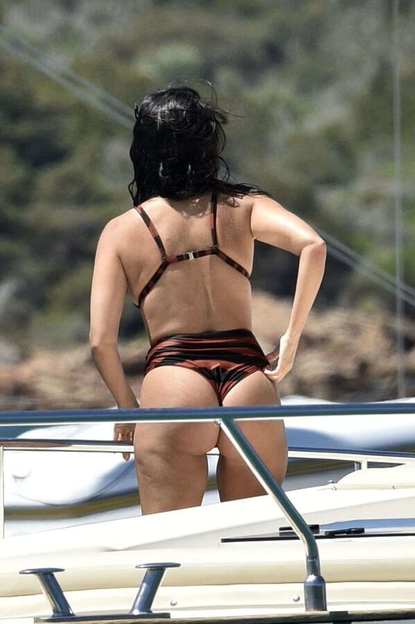 Kourtney Shows Her Amazing Ass