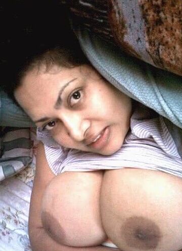 Big boobs desi aunty