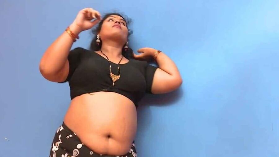 Non nude hot aunty