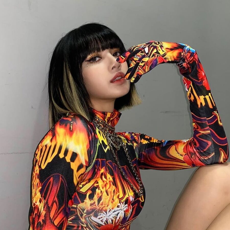Lisa black pink