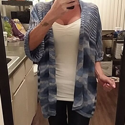 Minnesota MILF Selling Clothes