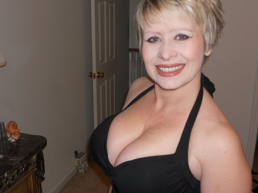 MILKY WHITE MATURE TITTIES