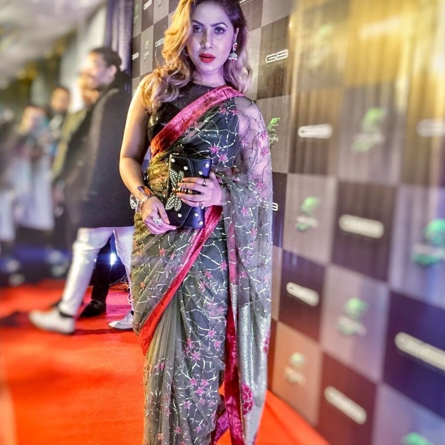 HOT AUNTY