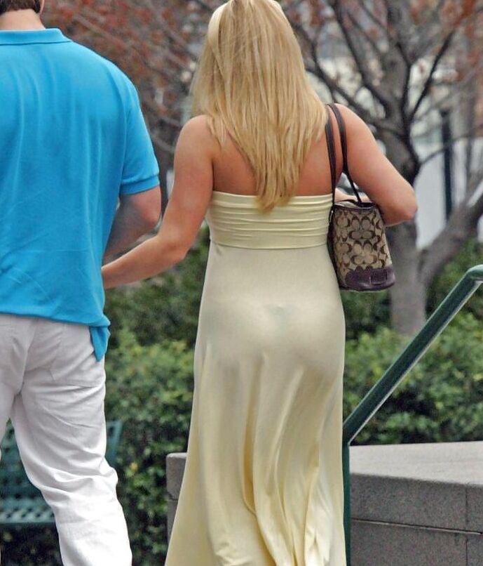Madura en spandex licra transparentando tanga de hilo