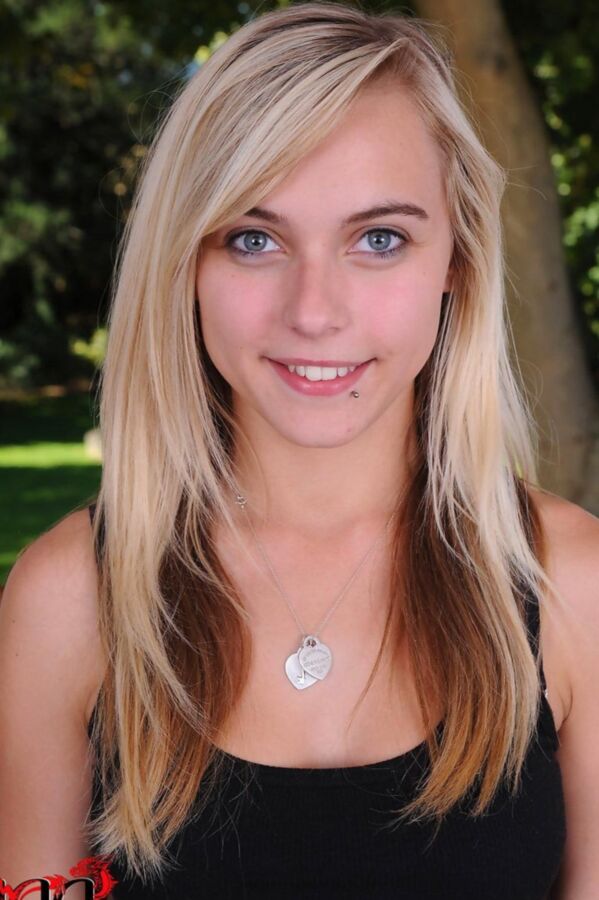HOT FRENCH TEEN IN SHORTS