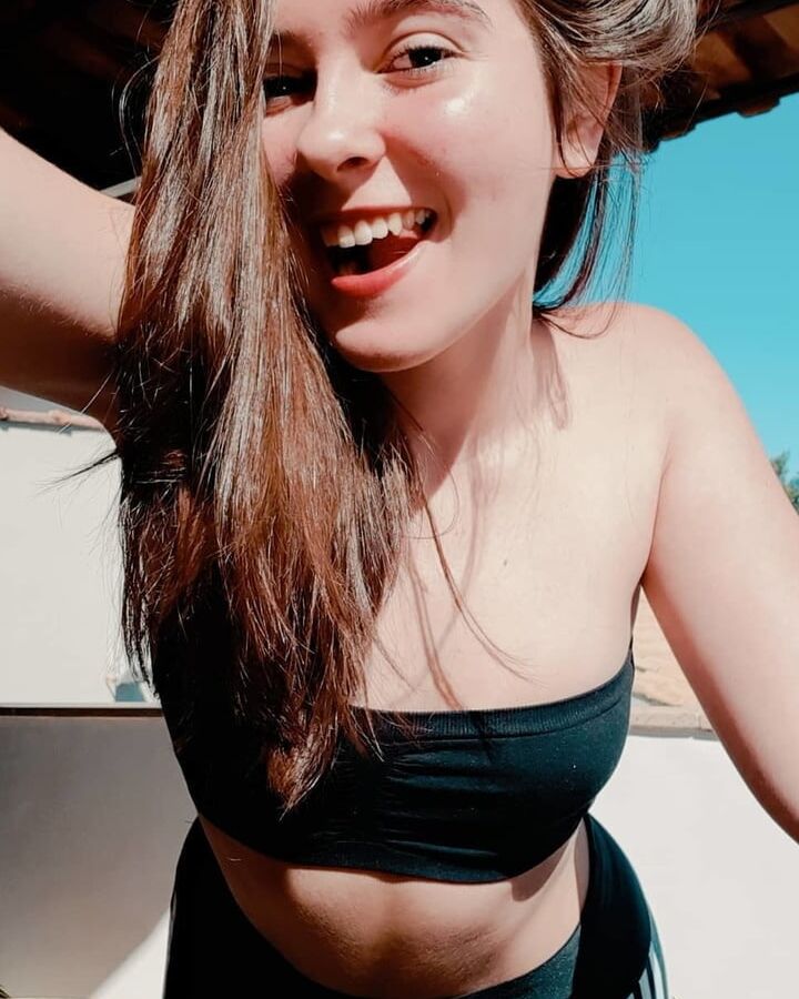 Julia para cum tributos homenageem essa putinha