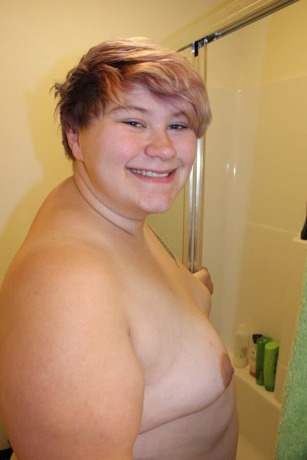 Junge Fettsau ist dauergeil! Young fat slut!