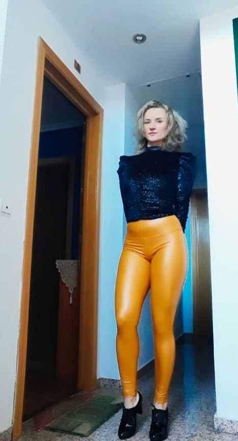 Ely in tight leggings
