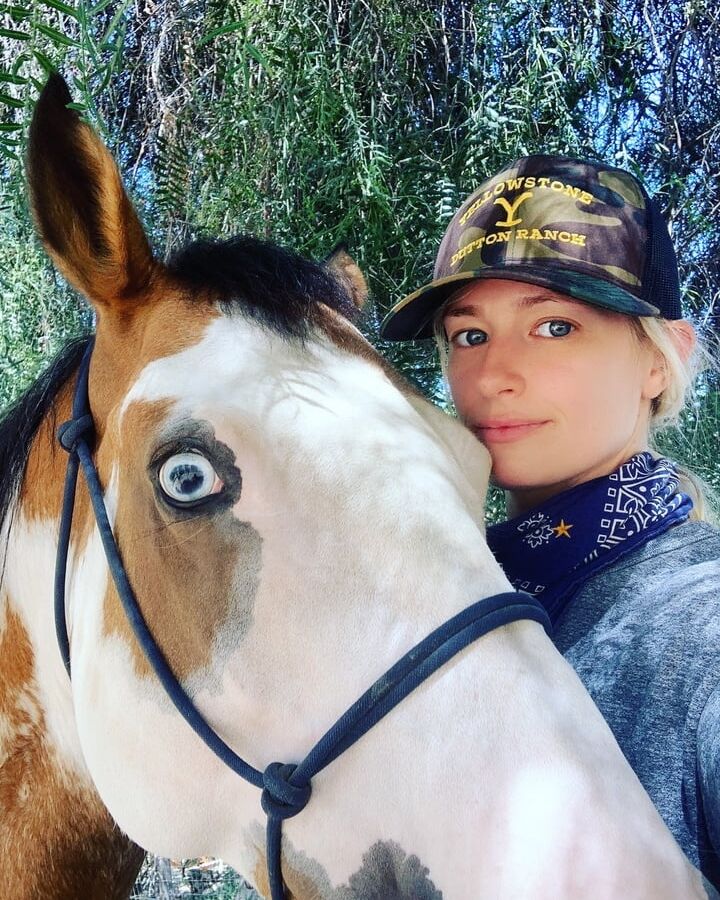 Best Damn Pics - Country Girl Can Survive