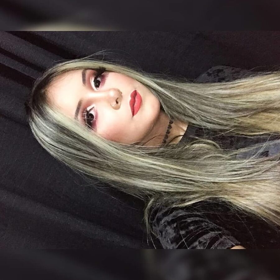 Livia putinha pra ser arrombada