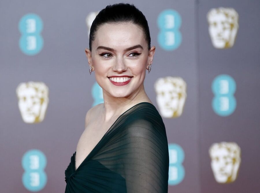 I want to cum on Daisy Ridleys teeth