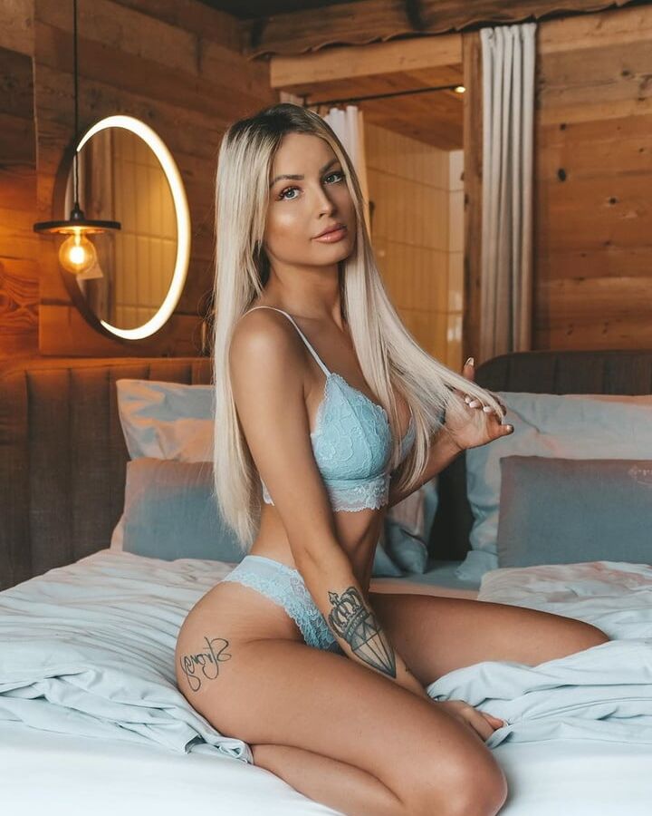 INSTA BABE DOREEN