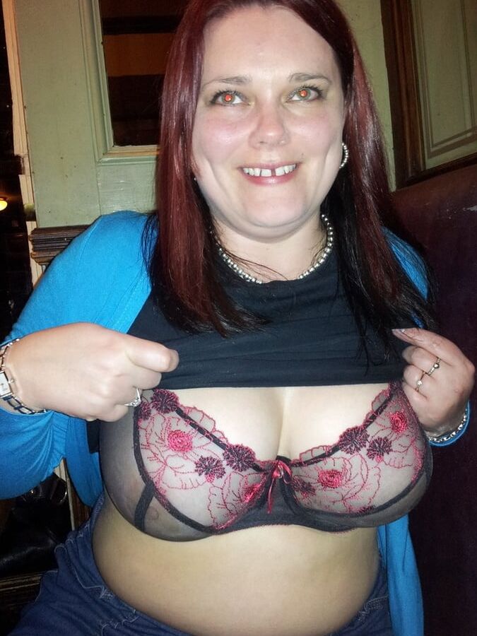 Gorgeous Curvy Uk Lady Posing
