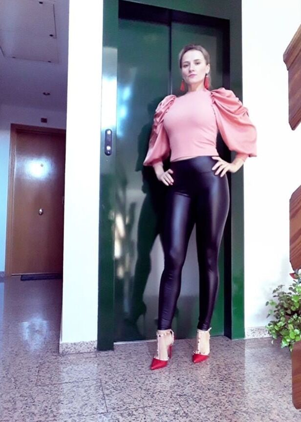 Ely in tight leggings