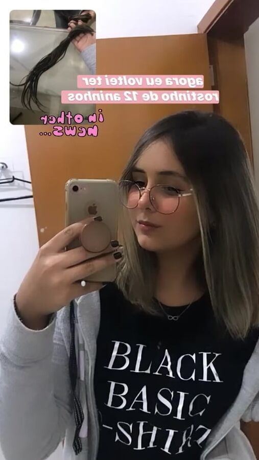 Livia putinha pra ser arrombada